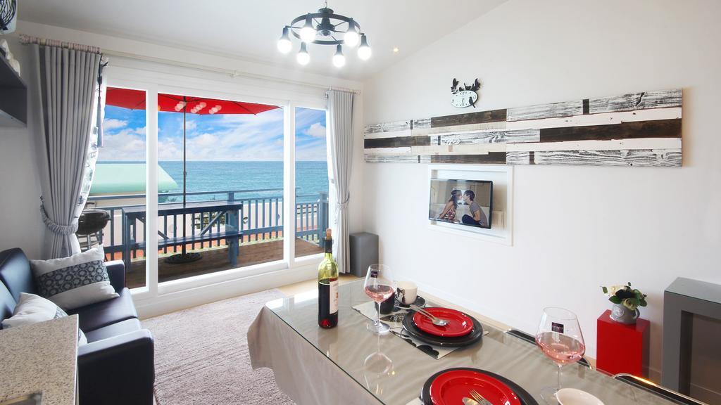 Blue & White Pension نامهاي المظهر الخارجي الصورة