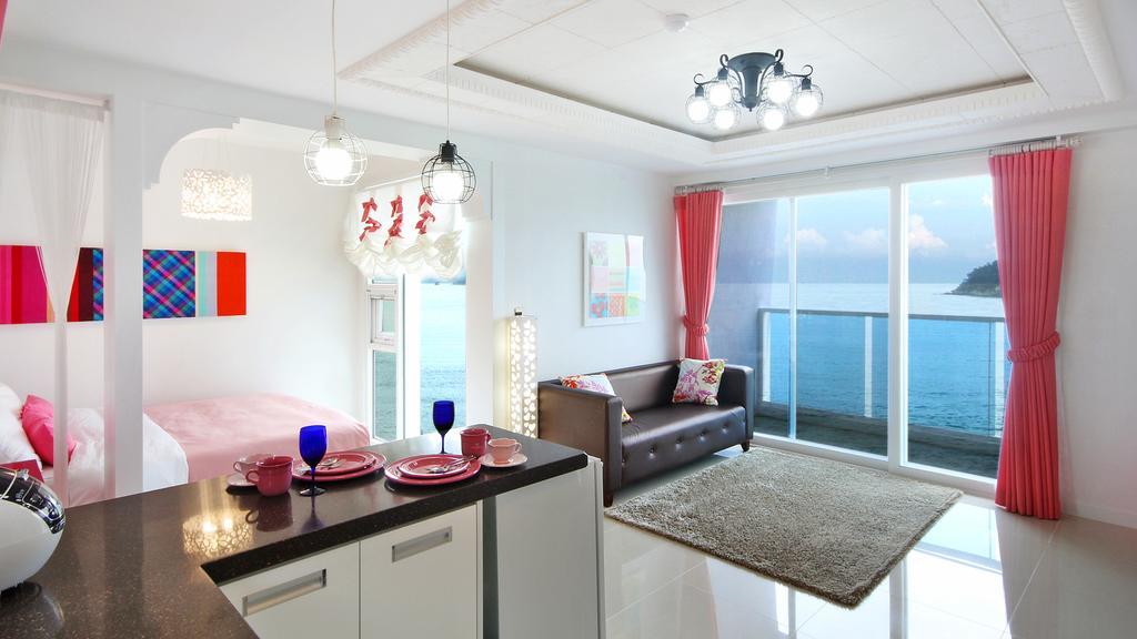 Blue & White Pension نامهاي المظهر الخارجي الصورة
