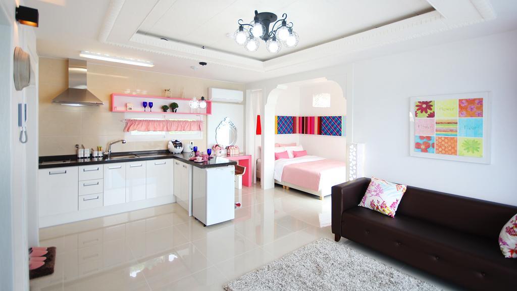 Blue & White Pension نامهاي المظهر الخارجي الصورة