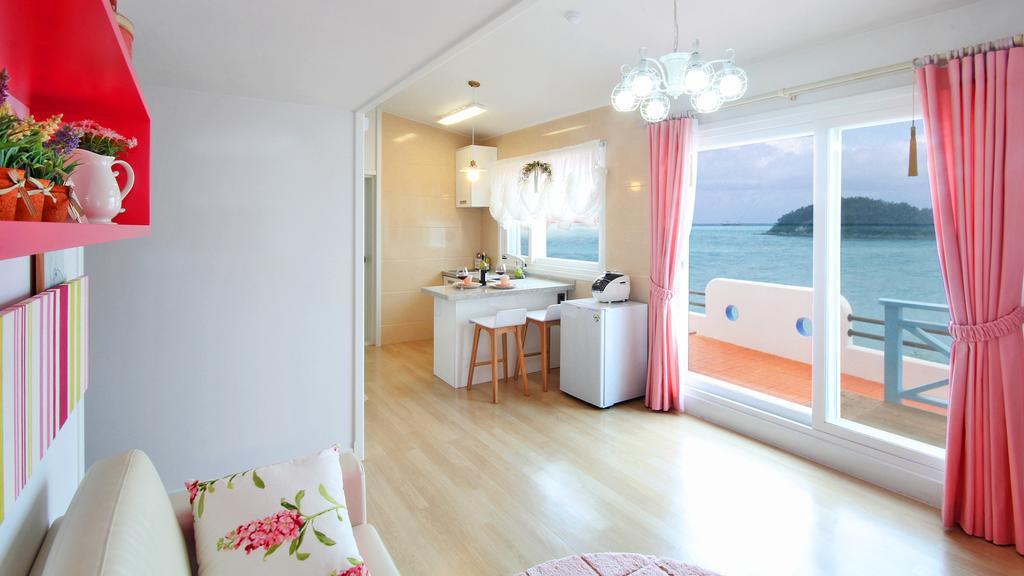 Blue & White Pension نامهاي المظهر الخارجي الصورة
