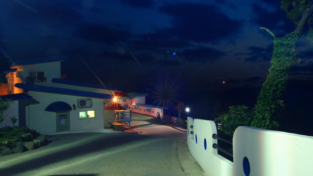 Blue & White Pension نامهاي المظهر الخارجي الصورة
