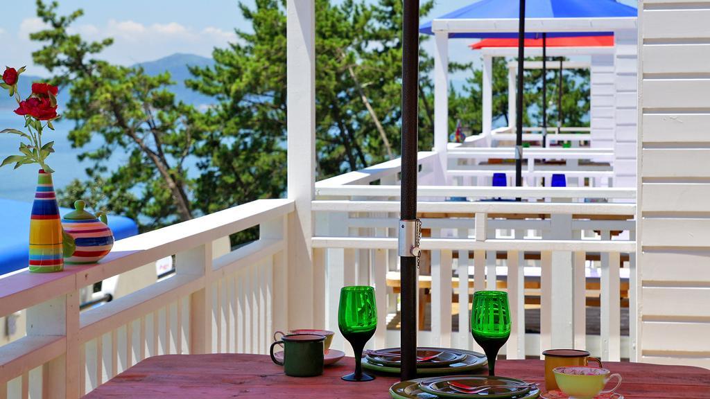 Blue & White Pension نامهاي المظهر الخارجي الصورة